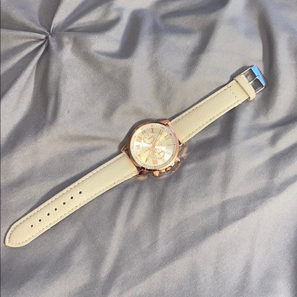 Women’s Watch - Picture 2 of 7